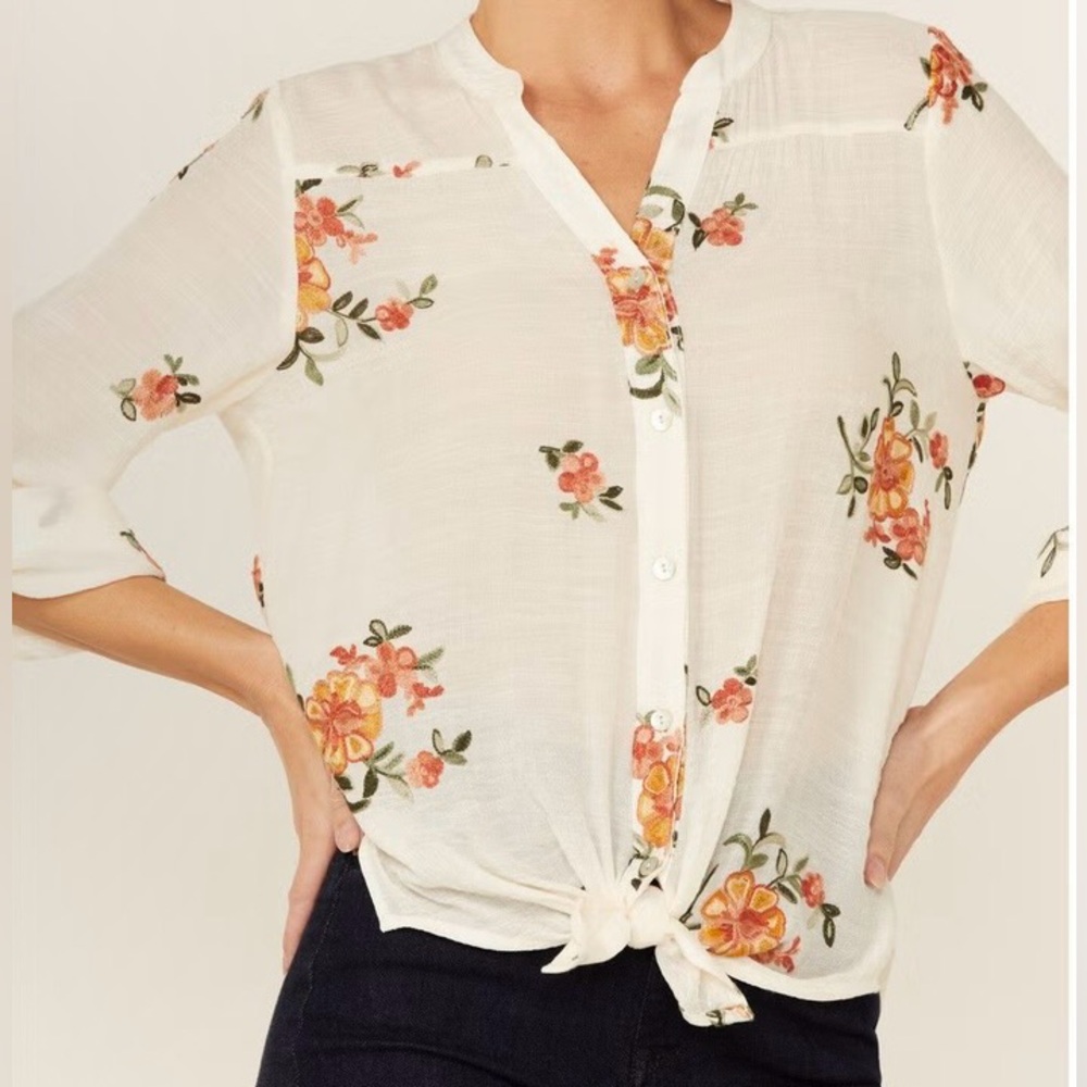 Fig & Flower White Embroidered Floral Tie-Front Button-Down Top Size S